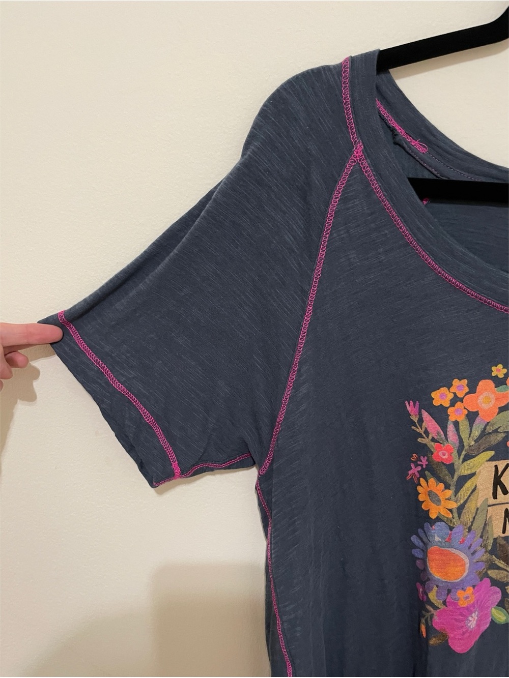 Life is Good Women’s 'Kindness Matters' Floral Top, Size XL - Picture 4 of 6